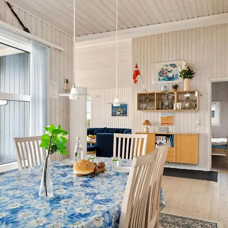 Gjuro - 800m From The Sea By Interhome